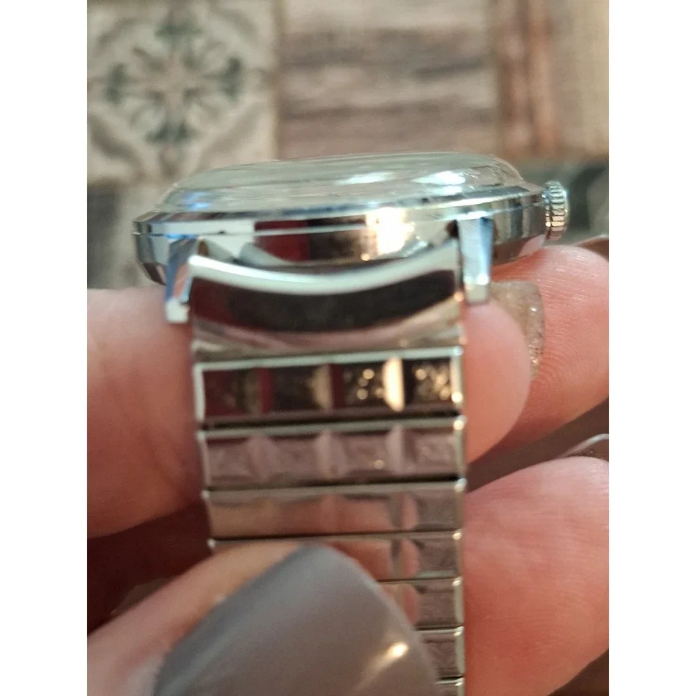 Timex Viscount 4014 3166 Self Winding Mens Watch. Silvertone Stretch Band, 36mm.